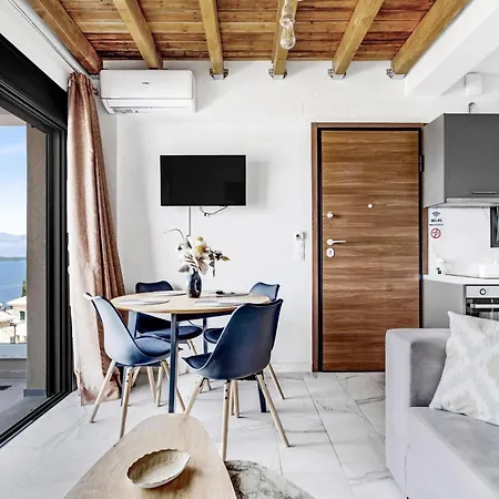 Blue Waves Oceanida Apartman *