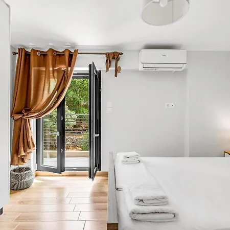 Blue Waves Oceanida *